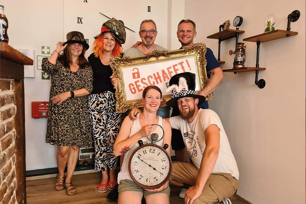 Geburtstag feiern Hannover, fröhliche Geburtstagsrunde im Escape Room